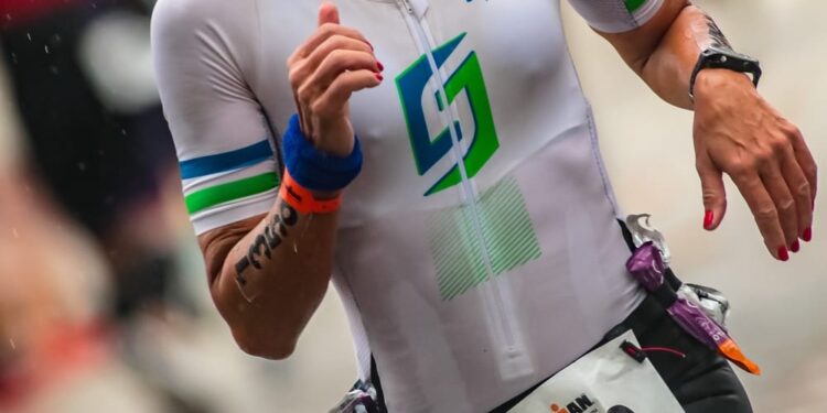 Mesmo em meio ao tratamento contra o câncer, goiana conquista vaga para o mundial IronMan, no Havaí