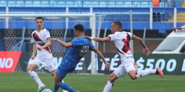 Atlético-GO Joga Mal Mas Vence o Avaí em Florianópolis