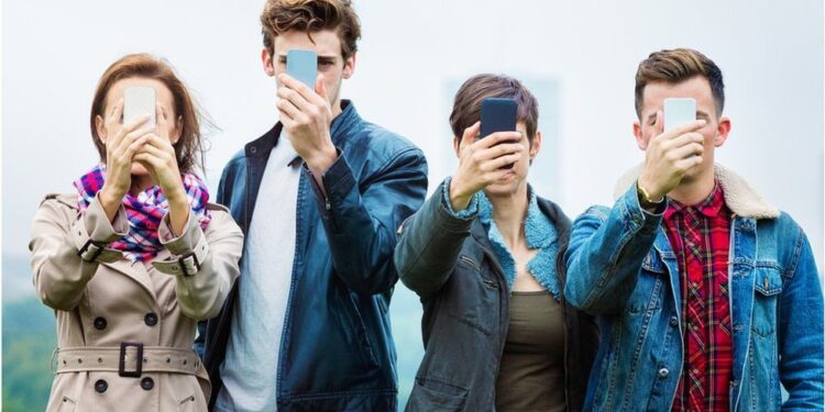 Brasil é o 4º país com mais viciados em smartphones