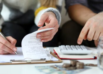 Pesquisa revela que mais da metade dos trabalhadores não conseguem pagar as despesas básicas do mês