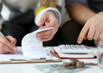 Pesquisa revela que mais da metade dos trabalhadores não conseguem pagar as despesas básicas do mês