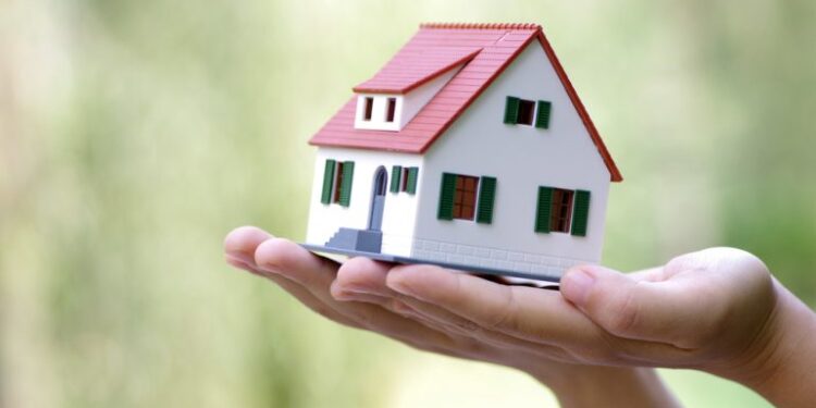 Goianos usam o 13° salário para a entrada da casa própria, diz especialista