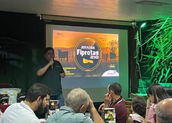 Goiás recebe jornada técnica que divulga a importância do combate à mosca-dos-chifres em bovinos