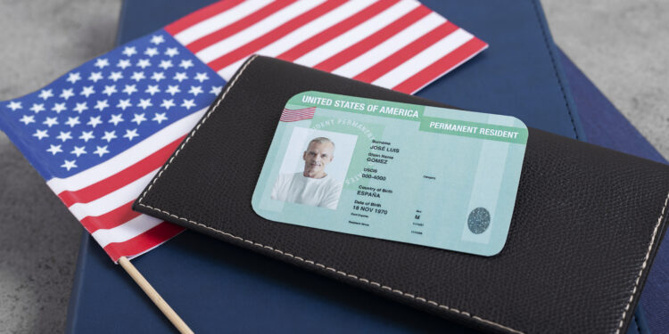 Número de brasileiros nos EUA chega a quase 2 milhões; evento focado em imigração mostra como ser uma dessas pessoas