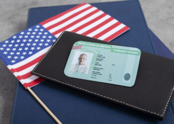 Número de brasileiros nos EUA chega a quase 2 milhões; evento focado em imigração mostra como ser uma dessas pessoas