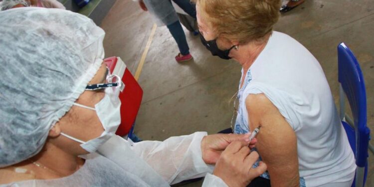 Goiânia recebe 6 mil doses de reposição da vacina contra Covid-19
