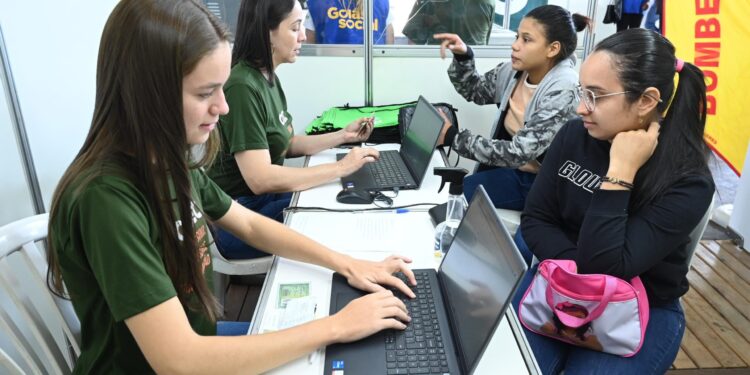 Feirão de empregos oferece 10 mil vagas