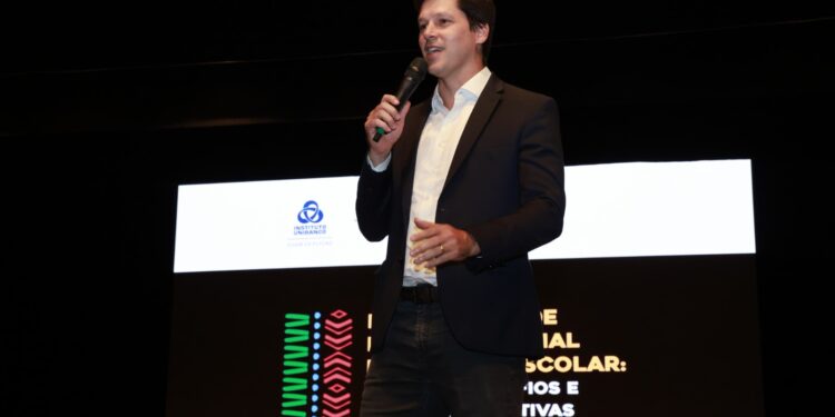 Daniel Vilela anuncia R$ 145,5 milhões para a educação goiana e bônus inédito para professores