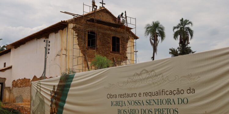 Ossadas com mais de 200 anos são descobertas durante restauração de Igreja em Jaraguá