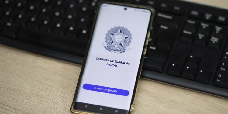 Desocupação de 6,5% é a menor para o trimestre desde 2012