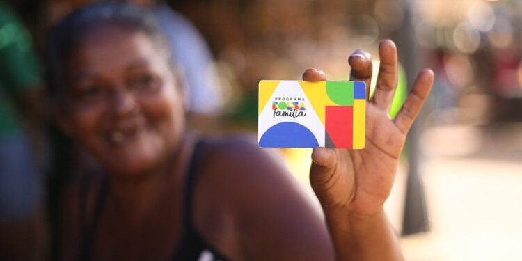 Bolsa Família chega a mais de 20,5 milhões de famílias a partir desta segunda (17)