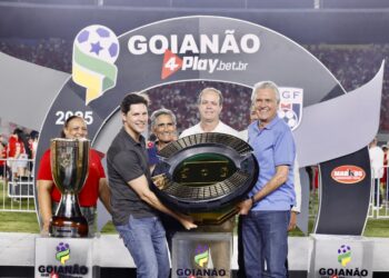 “O Vila se superou”, diz Caiado ao prestigiar a final do Goianão 2025.