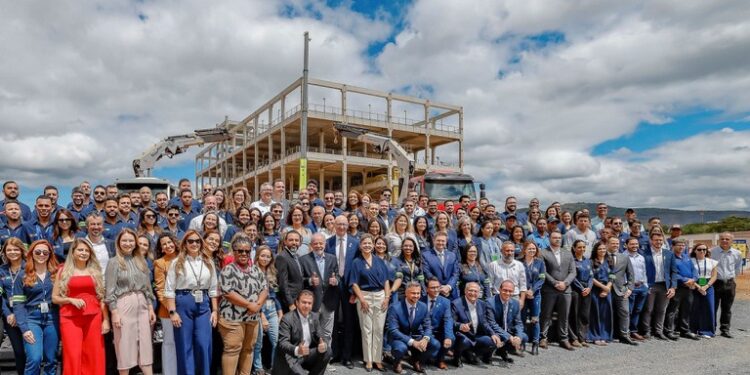 Presidente acompanha anúncio de R$ 6,4 bilhões em investimentos em fornecedora do SUS