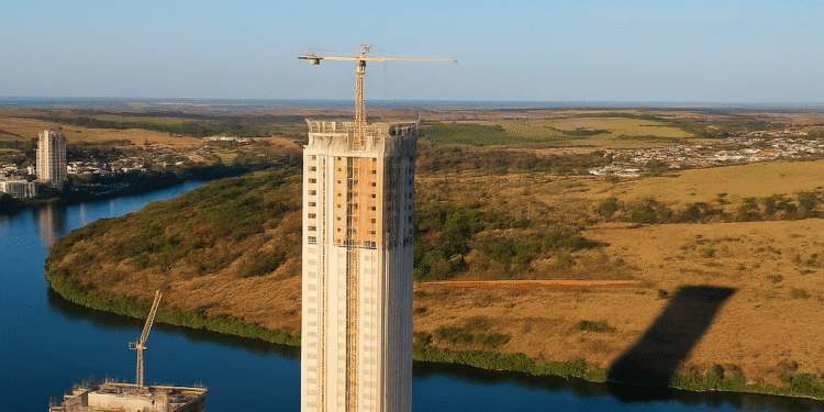 Prédio Construído em Goiás Já Está Fazendo Sombra em  Minas Gerais