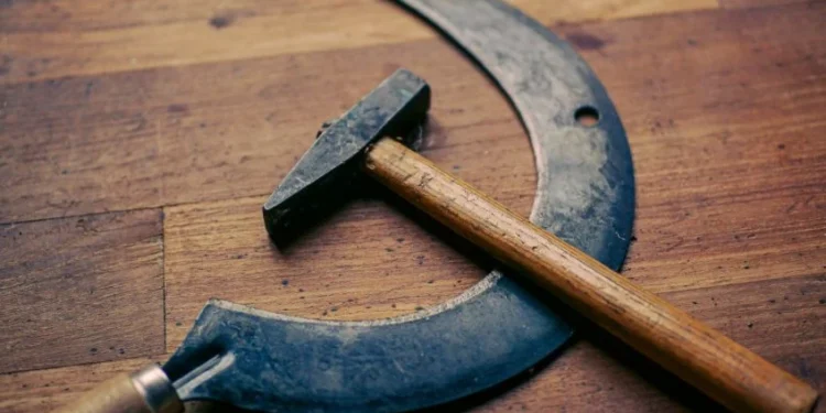 Marx diria que o comunismo já está implantado no Brasil