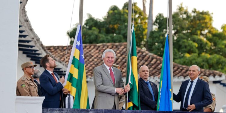 Caiado instala sede simbólica dos três poderes na cidade de Goiás