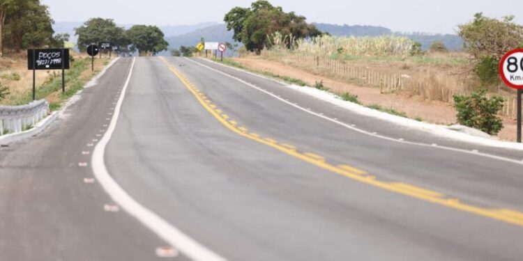 Caiado entrega pavimentação da GO-319 e reforça plano de modernização das rodovias estaduais