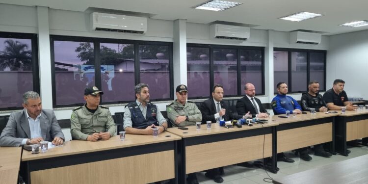 Operação Fogo Proibido prende mais de 30 após foguetório ligado ao Comando Vermelho em Goiás