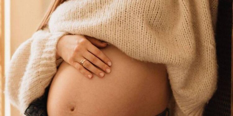 Caso raro na Colômbia revela gêmeos com pais diferentes após teste de DNA