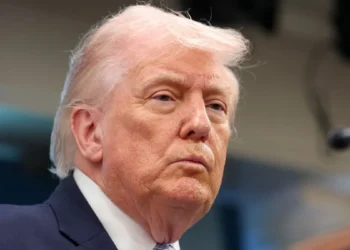 Trump envia representantes para negociações com o Irã no Paquistão