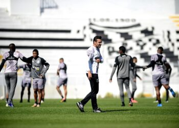 Jogadores da Ponte Preta deixam concentração antes de jogo da Série B por atrasos salariais