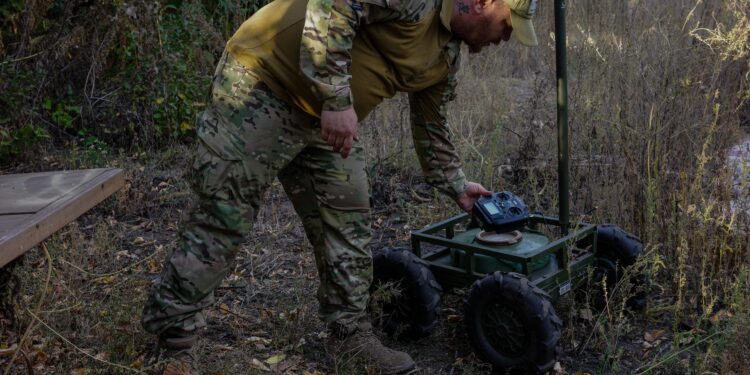Forças ucranianas utilizam drones e robôs terrestres para capturar soldados russos sem combate direto