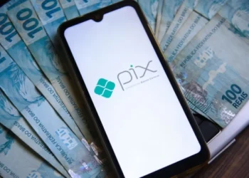 Transferências de R$ 610 mil levantam suspeita de negociação ilegal envolvendo decisão judicial em Goiás