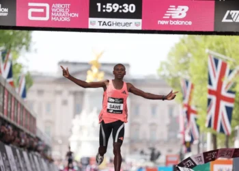 Sabastian Sawe vence Maratona de Londres com tempo histórico abaixo de duas horas