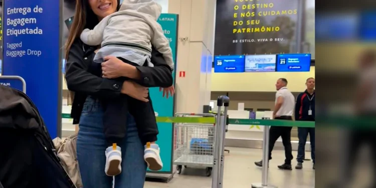 Passageira com bebê no colo é retirada de voo da Latam após confusão por carrinho de bebê