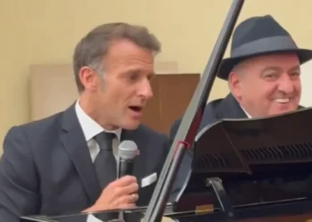 Macron e premiê da Armênia participam de apresentação musical em evento oficial