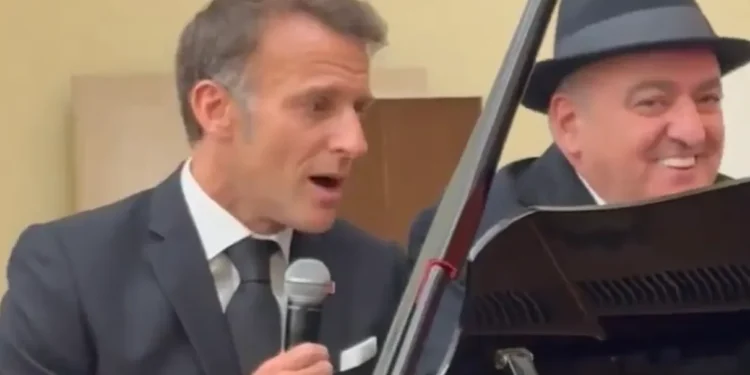 Macron e premiê da Armênia participam de apresentação musical em evento oficial