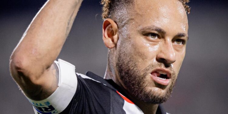 Neymar minimiza desentendimento com companheiro de equipe e afirma que situações assim fazem parte do futebol