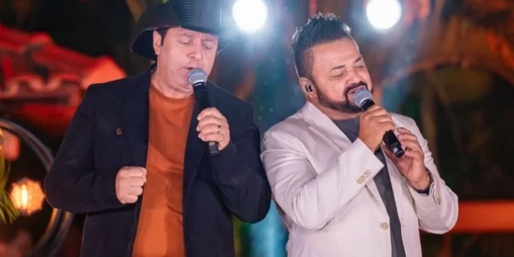 Cantor Ray é internado em estado grave após passar mal em Goiás