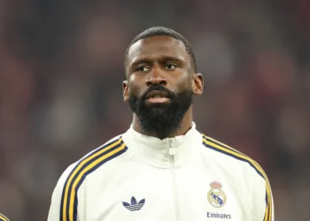 Lateral do Real Madrid confirma agressão de Rudiger após discussão no vestiário