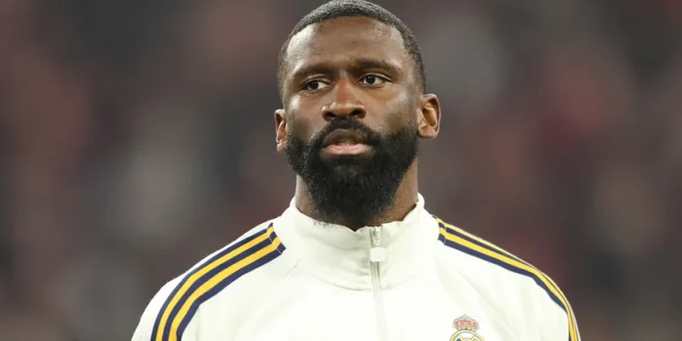 Lateral do Real Madrid confirma agressão de Rudiger após discussão no vestiário