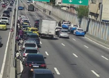 Polícia realiza operação na Maré, deixa um morto, 12 presos e provoca impacto em serviços e trânsito