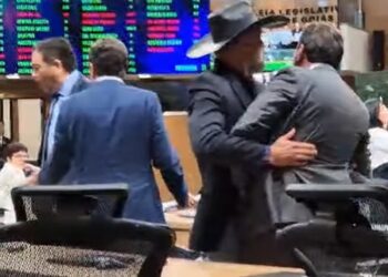 Bate boca entre deputados gera tumulto na Assembleia de Goiás