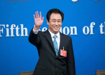 Justiça chinesa condena fundador da Evergrande à prisão perpétua por fraudes bilionárias