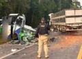 Colisão entre caminhão e micro-ônibus da saúde deixa 23 mortos na BR-373, no Paraná