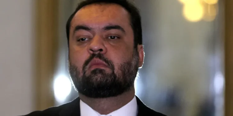 PF mira ex-governador Cláudio Castro em segunda fase de operação contra fraudes no RJ