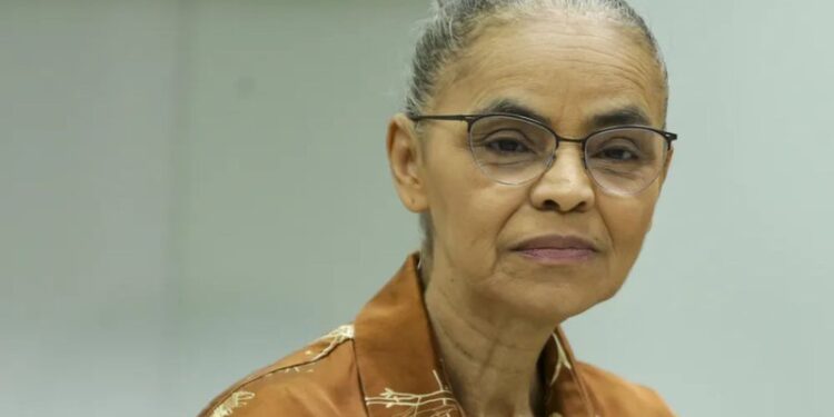 Marina Silva sofre tentativa de agressão durante evento de campanha ao lado de Fernando Haddad no centro de São Paulo
