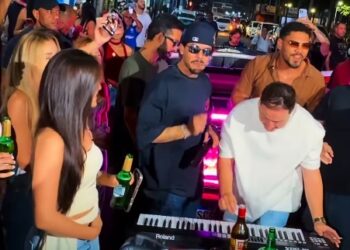 Zé Felipe grava clipe surpresa em bar tradicional de Goiânia