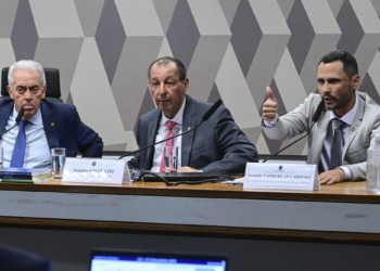 CCJ do Senado aprova texto-base de PEC que prevê o fim da escala 6×1 em Brasília