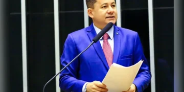PF cumpre mandados contra deputado Cezinha de Madureira e esposa em apuração sobre tráfico de influência
