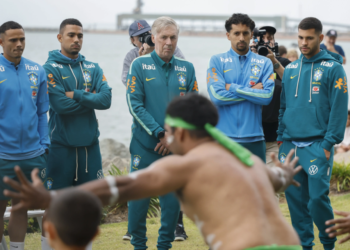 “Aspecto muito importante”: Carlo Ancelotti aprova redução gradual de estrangeiros no futebol brasileiro