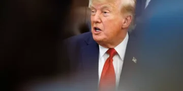 Emissoras de TV nos EUA suspendem cobertura de Trump após Casa Branca barrar CNN