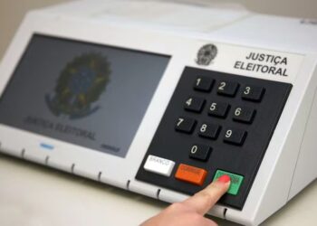 Quaest indica empate técnico entre Lula e Flávio Bolsonaro em simulação de 2º turno em Brasília