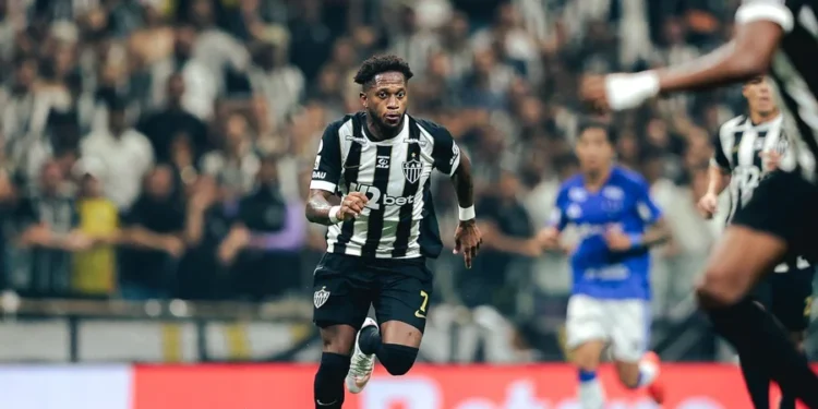 Atlético-MG vence Cruzeiro de virada e avança à semifinal em Belo Horizonte