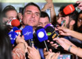 Flávio Bolsonaro recorre contra liberação de post de humorista e Dino envia caso ao plenário do STF