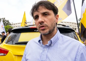 TSE suspende redes sociais, verba de campanha e debates de Renan Santos em Brasília
